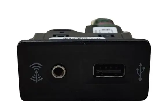 Volkswagen Golf VII USB socket connector 5G0035222E 5Q0035724 5Q0035726E