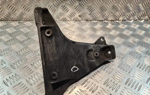 Volkswagen PASSAT B5 Engine mounting bracket 8D0199308L