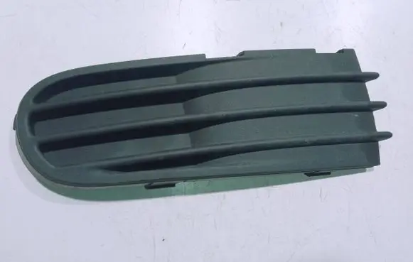Volvo V50 Front bumper lower grill 30657010