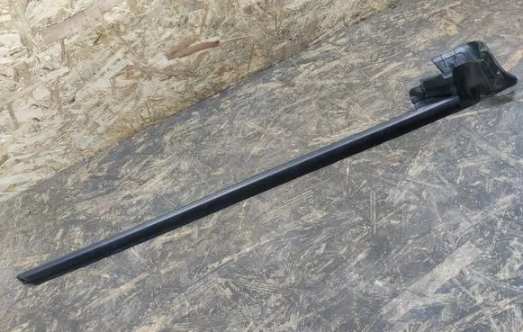 Citroen C6 Rubber seal front door window/glass 9662227580