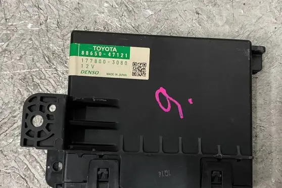 Toyota Prius+ (ZVW40) Climate control unit 8865047121 1778003080
