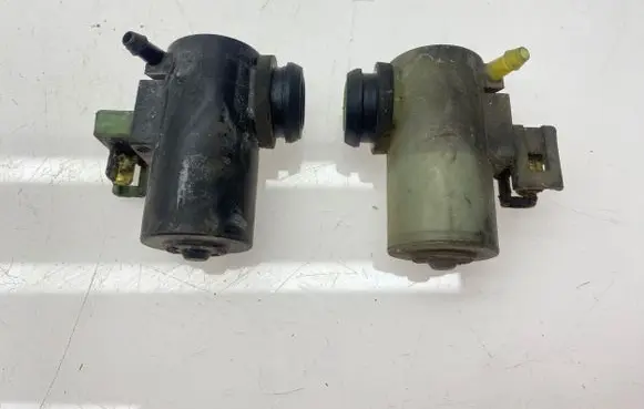 Subaru Forester SG Headlight washer pump 