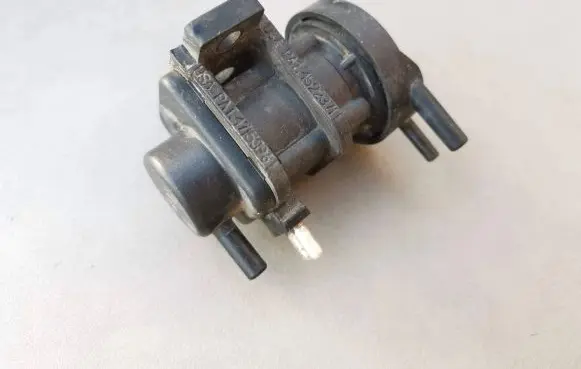 Mercedes-Benz C W202 Turbo solenoid valve 4534375
