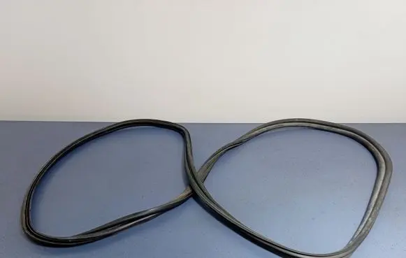 Trunk rubber seal (body)