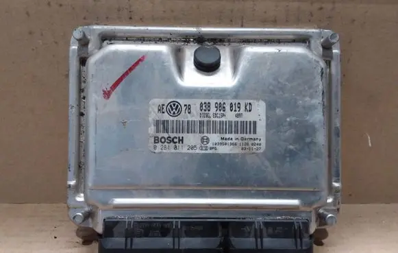 Volkswagen PASSAT B5.5 Engine control unit/module 038906019KD 0281011205