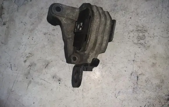 Volvo V70 Engine mount bracket 326C88