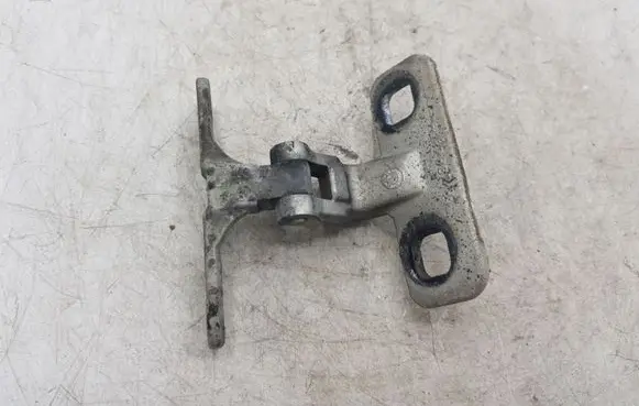 BMW X5 E53 Front door upper hinge 824766778