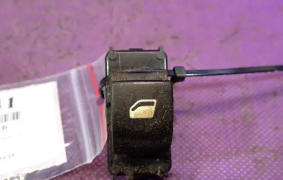 Peugeot Partner Quarter vent window switch 9662428277