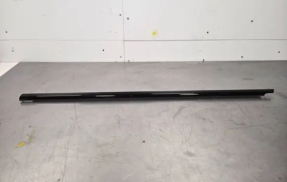 Mercedes-Benz E W214 Front door glass trim molding A2147200900