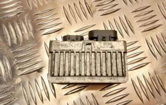 Opel Insignia A Glow plug pre-heat relay 55574293 0522122601