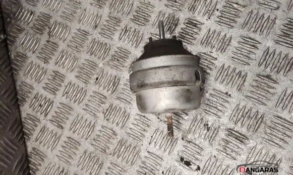Volkswagen PASSAT B5.5 Engine mount bracket