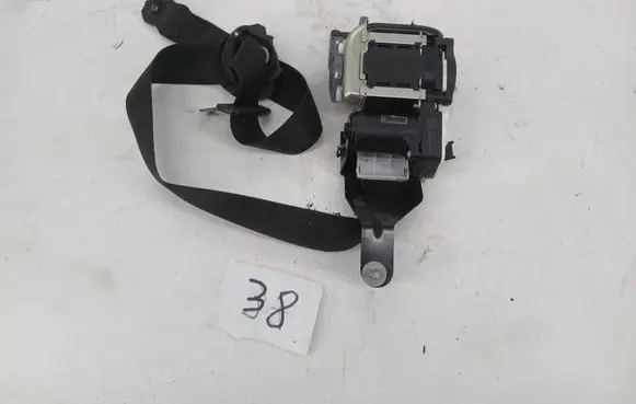 Mercedes-Benz CLS C218 AMG Front seatbelt A2128600886