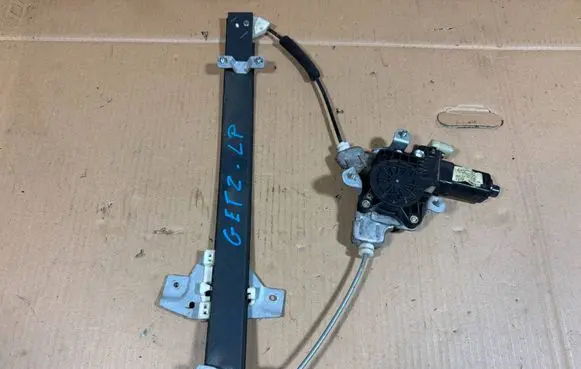 Hyundai Getz Front door window regulator with motor F00S1A2415