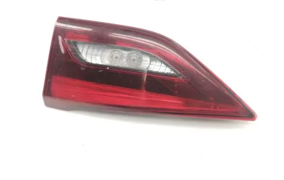 Toyota Avensis T270 Tailgate rear/tail lights