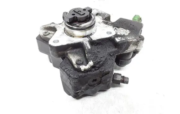 Volvo V70 Fuel injection high pressure pump 30756125 0445010111
