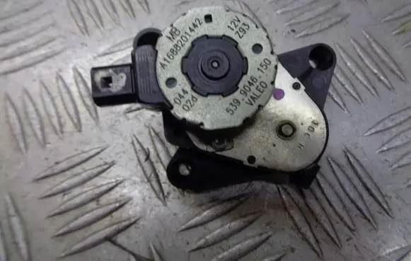 Mercedes-Benz A W168 Central body control module 1688201442