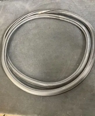 Rear door rubber seal (on body)
