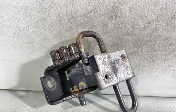 Audi Q7 4L Front door lower hinge 8e0831412e