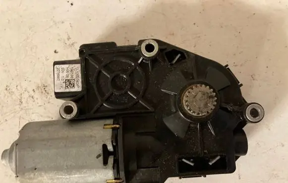 Volvo S60 Sunroof motor/actuator 39824966