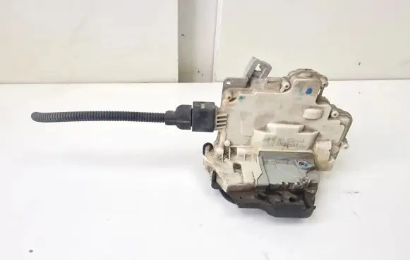Audi A8 S8 D3 4E Rear door lock 4F0839015