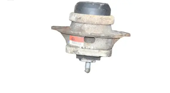 Land Rover Discovery 3 - LR3 Engine mount bracket KKB500441G