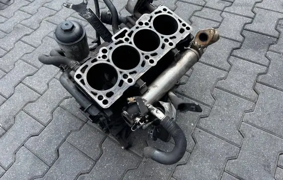 Volkswagen PASSAT B6 Engine block 03L023A V400