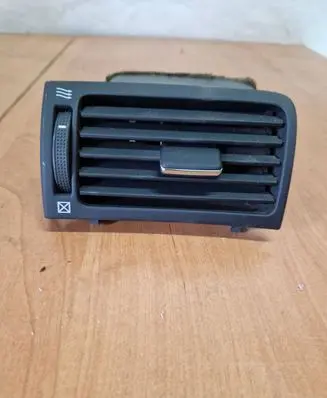 Toyota Avensis T250 Dashboard side air vent grill/cover trim TS0P5