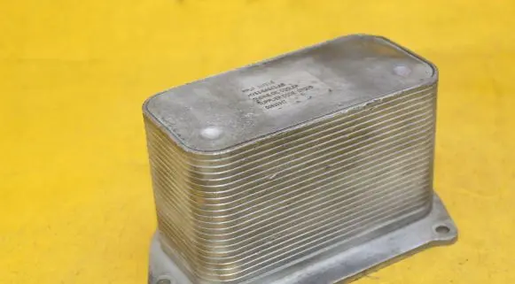 Engine oil radiator
