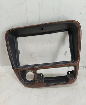 Suzuki Grand Vitara I Radio/GPS head unit trim 