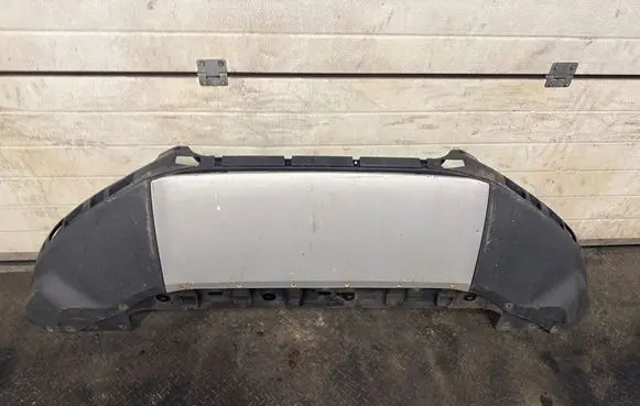 Front bumper lip