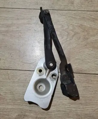 Volvo XC90 Tailgate hinge 30674750