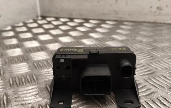 Mercedes-Benz E W210 Glow plug pre-heat relay AT10449