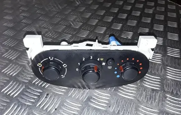 Renault Sandero II Climate control unit N106277R