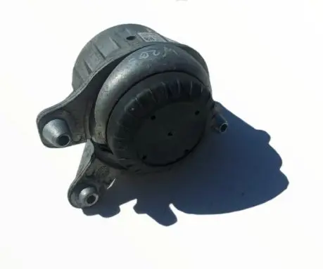Mercedes-Benz C W205 Engine mount bracket A2052406717