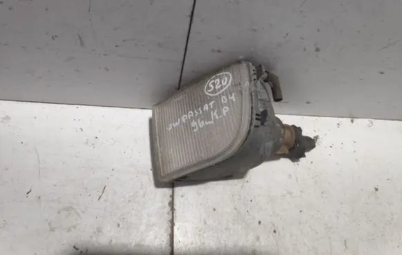 Volkswagen PASSAT B4 Front indicator light 3A0953155