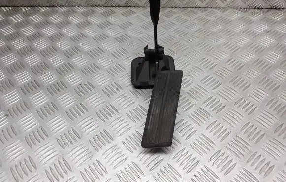Chrysler 300M Accelerator throttle pedal 04591740AA