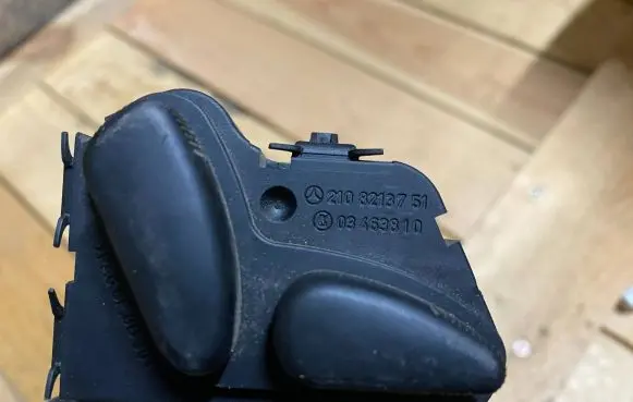 Mercedes-Benz S W220 Electric window control switch a2108213751 2108213751