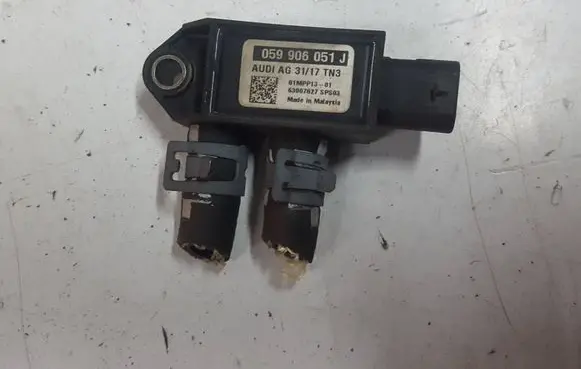 Audi Q7 4M Exhaust gas pressure sensor 059906051J