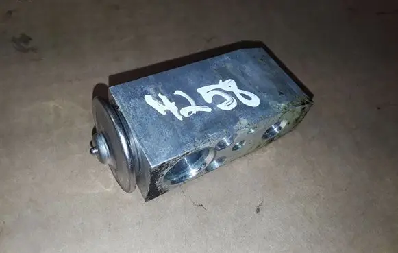 Nissan X-Trail T31 Air conditioning (A/C) expansion valve NOCODE