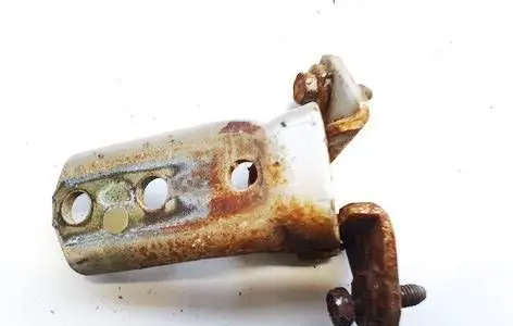 Mitsubishi Endeavor Rear door lower hinge