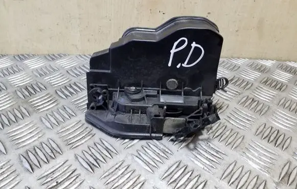 BMW X5 E70 Front door lock 7167072