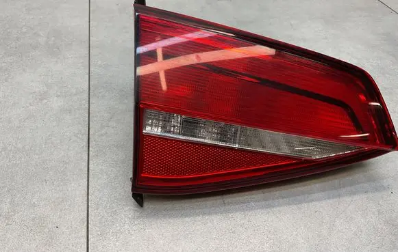 Volkswagen Jetta VI Tailgate rear/tail lights 5C6945093