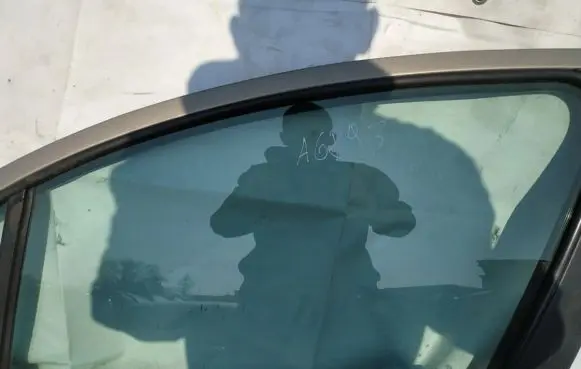 Citroen C3 Front door window glass four-door