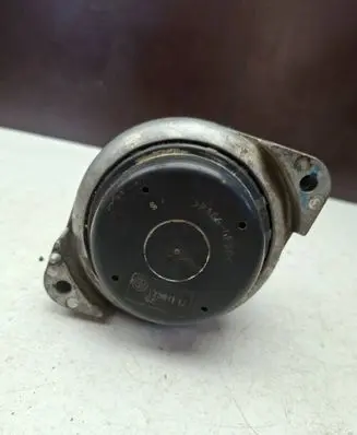 Engine mount bracket