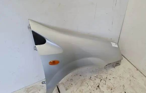 Nissan Almera Tino Fender