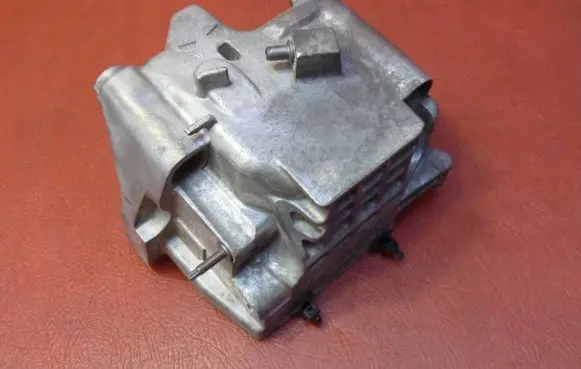 Ford Kuga II Engine mounting bracket 9804498180