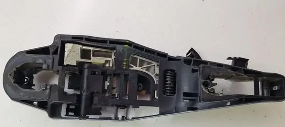 Rear door exterior handle/bracket