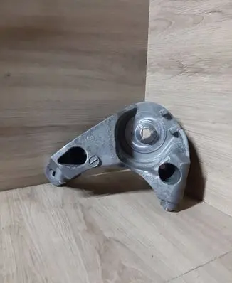 BMW M5 F90 A/C compressor mount bracket 7646904
