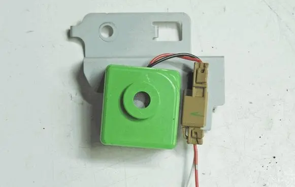 Nissan Leaf I (ZE0) Horn buzzer relay 