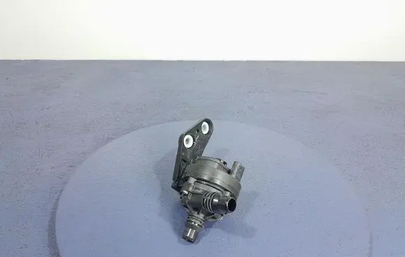 BMW X5 E53 Water pump 8477210
